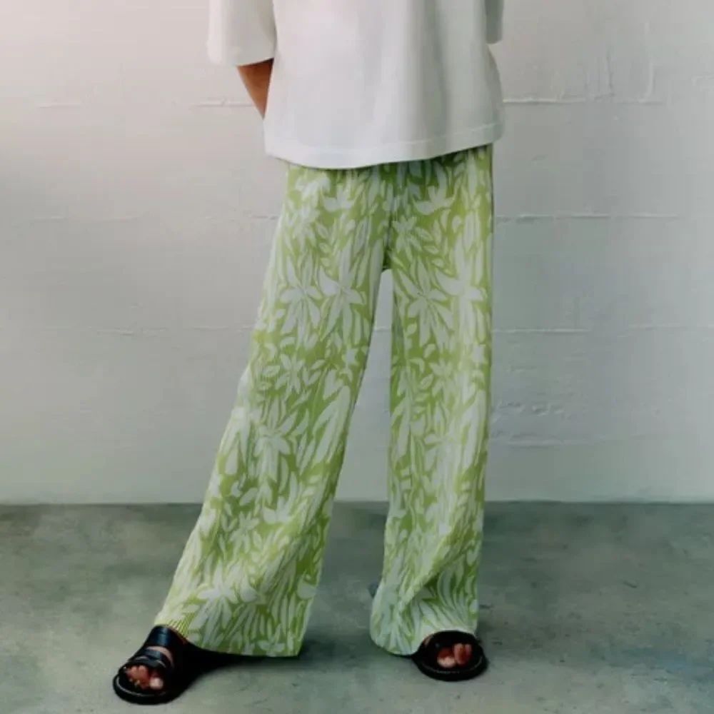 Zara Girls Floral Print Green & White Pleated Pants(Size 12-13 years)